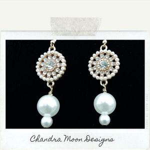 Handcrafted pearl necklace